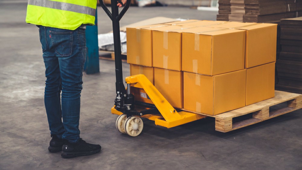 Safe Lifting Techniques: Essential Knowledge for Every Employee - Manual Handling Training Article