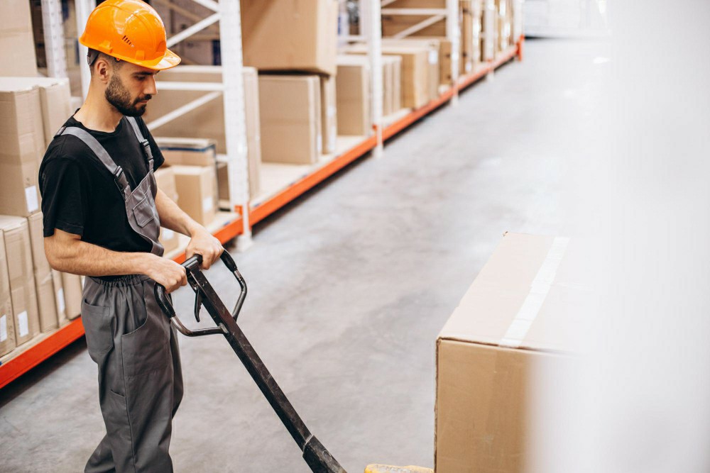 Maximizing Safety: The Essential Guide to HSE Manual Handling Courses in the UK - Manual Handling Training Article