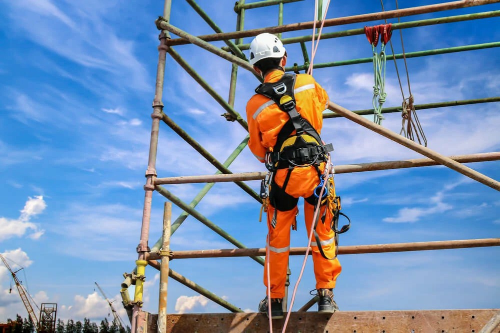 Elevating Safety: How Virtual Reality is Reshaping Working at Heights Training - Manual Handling Training Article