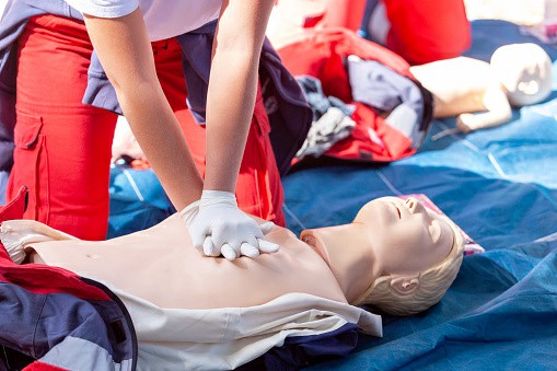 Elevate Your Workplace Safety with Comprehensive First Aid & CPR Training in London, Manchester, Birmingham, Belfast, and Beyond - Manual Handling Training Article